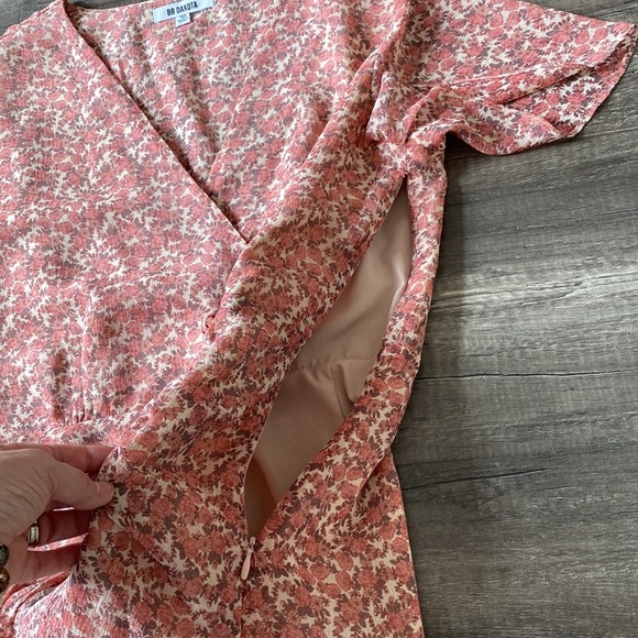BB DAKOTA Call Me Daisy chiffon wrap dress - Picture 13 of 13
